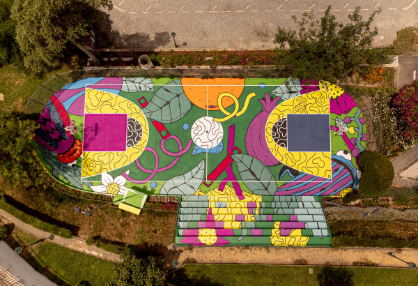 Arte Urbana pinta de cor o campo de basket do Parque Municipal