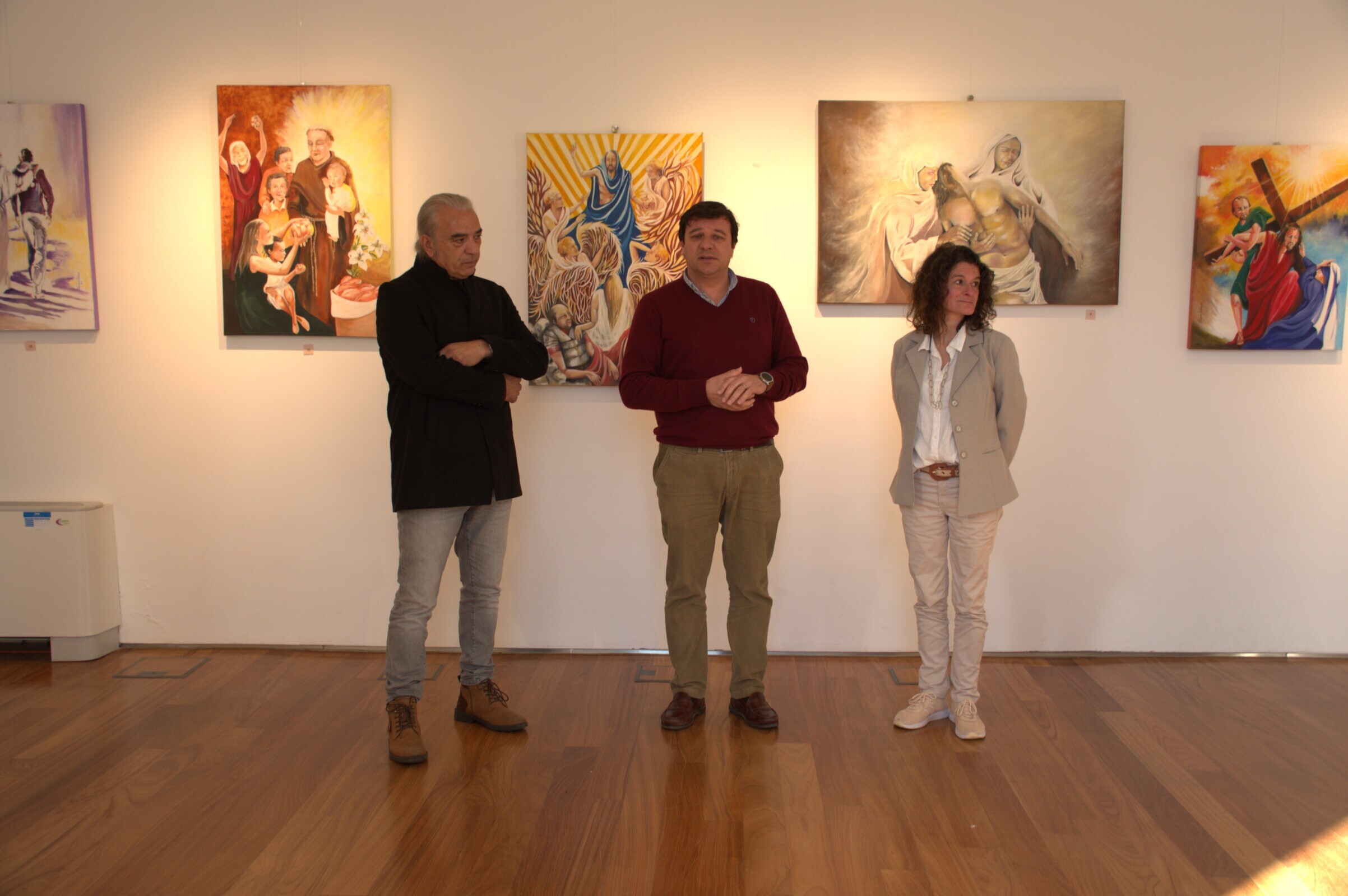 Biblioteca Municipal da Chamusca acolhe exposição “Quadros de Fé” com presença do artista Santiag...